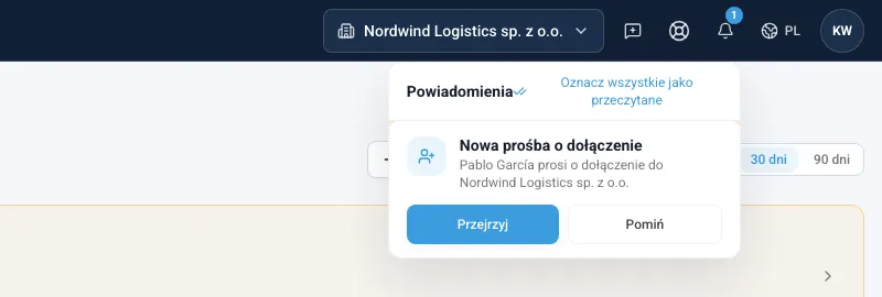 Otwarta lista powiadomień z nową prośbą o dołączenie i przyciskami Przejrzyj i Pomiń